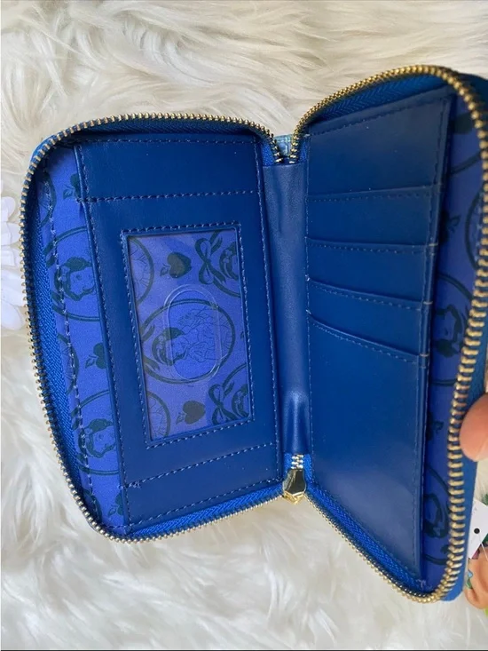 Disney Loungefly Snow White Scenes Ziparound Wallet - Picture 8 of 8